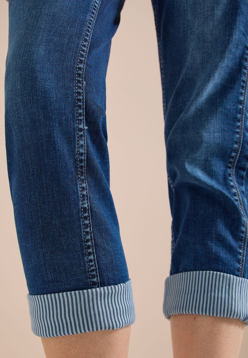 Mid Waist Straight Leg Jeans im Casual Fit