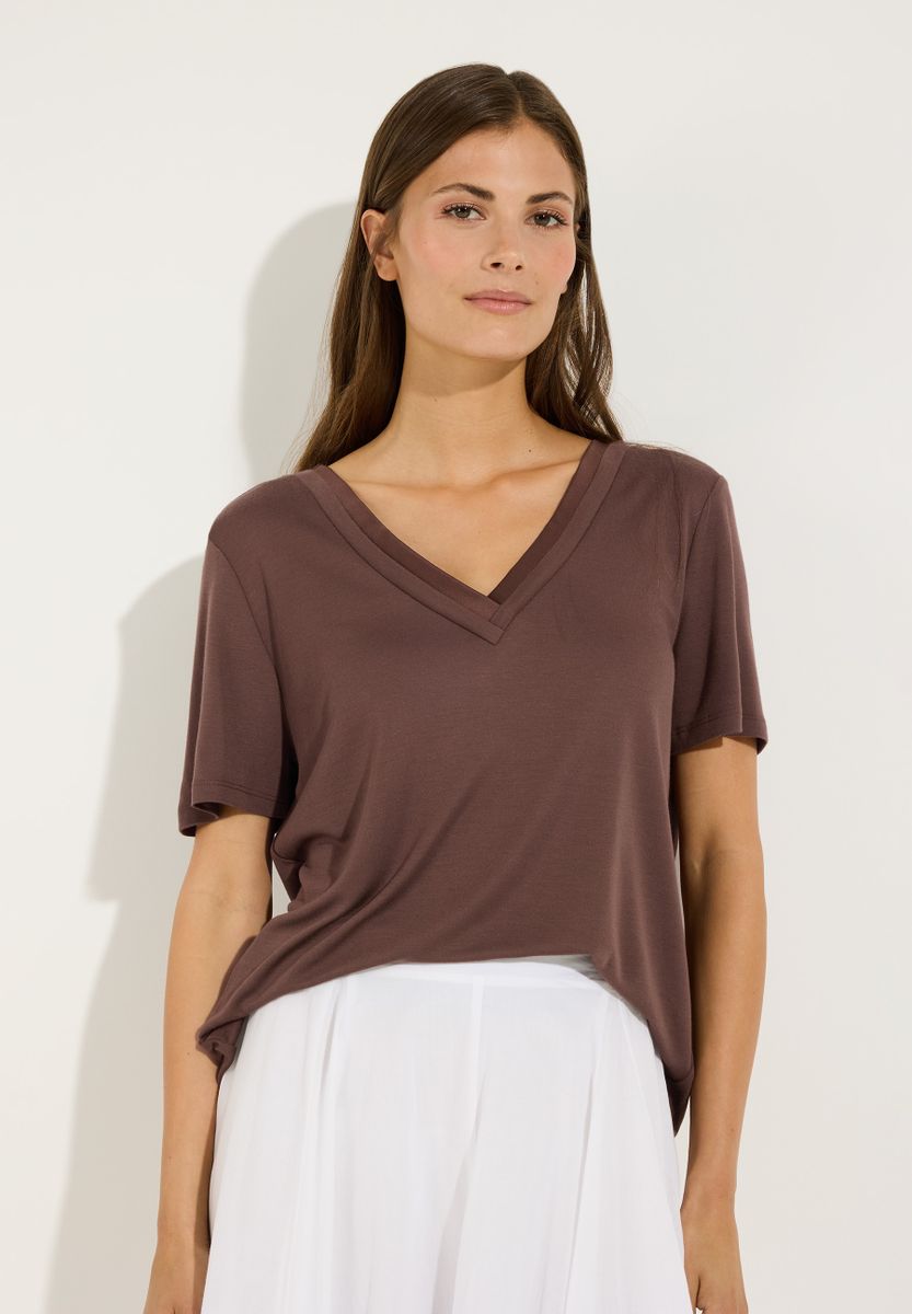 feminines Shirt mit V-Ausschnitt