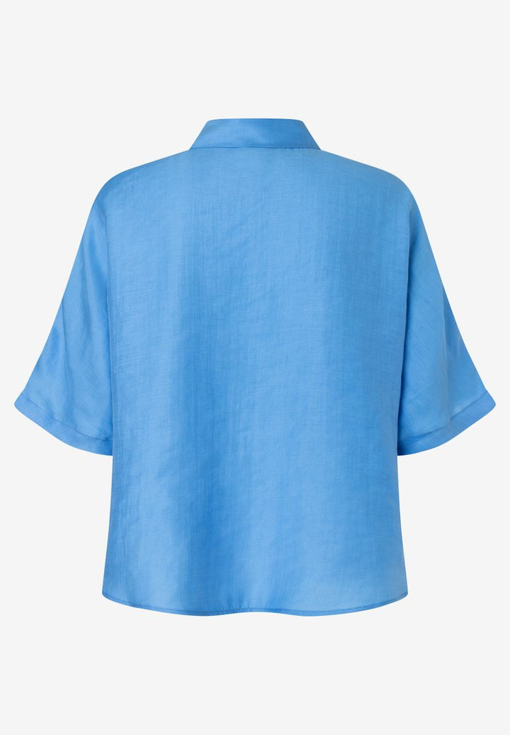 weite Hemdbluse mit Fledermausärmel