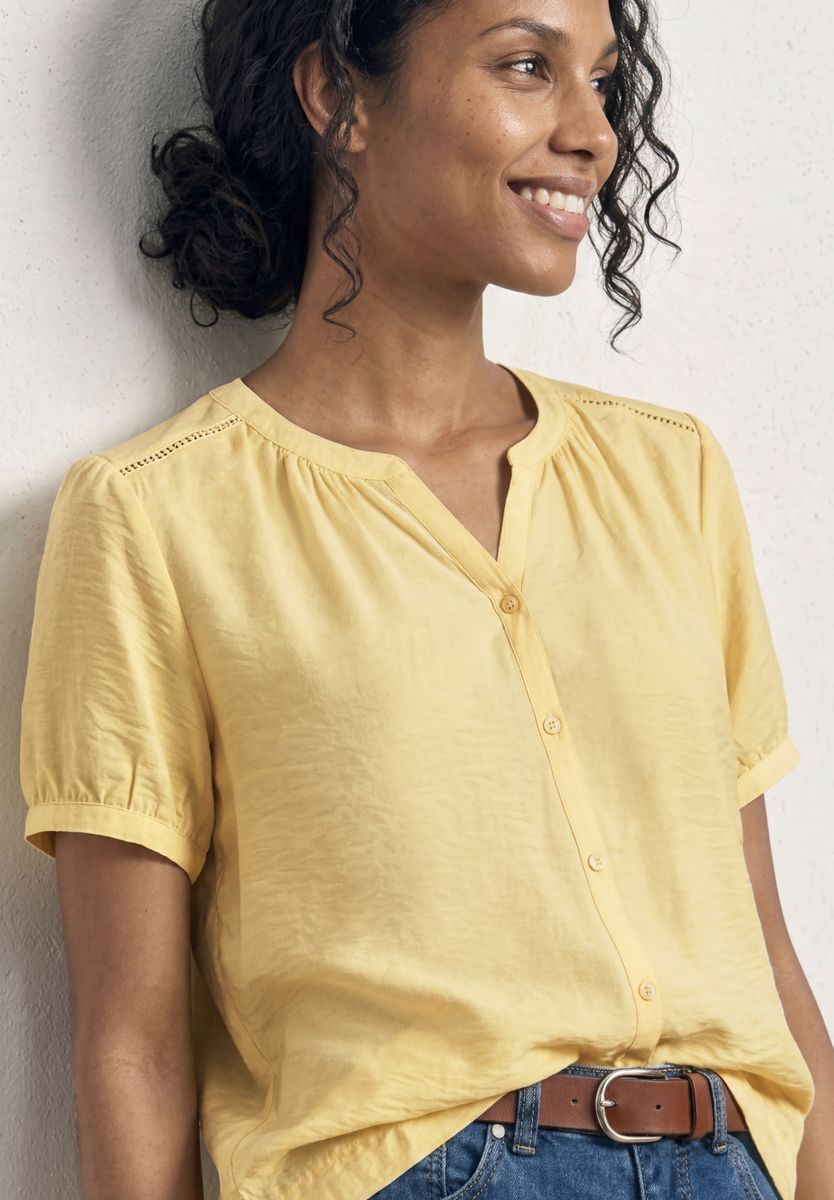 Kurzarm Bluse mit Split Neck und Knöpfen