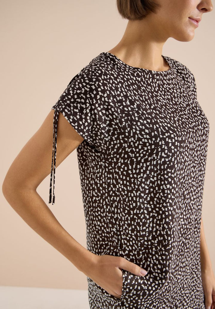 Knielanges Kleid mit Capsleeves