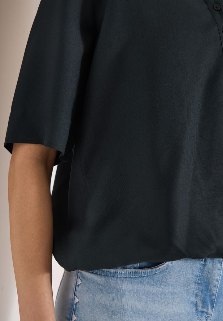 Kurzarm Bluse mit Split Neck