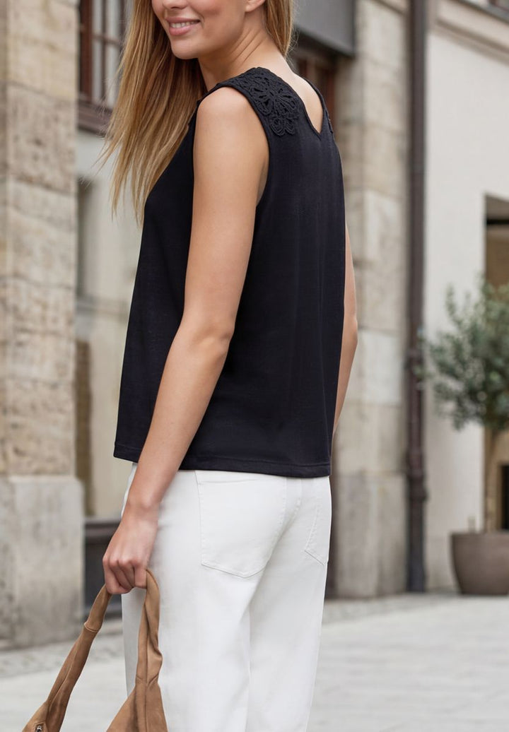 Top mit V-Neck und Spitzendetail