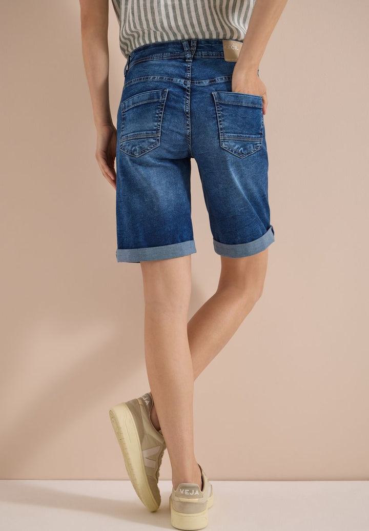 Slim Leg Jeansshorts im Casual Fit