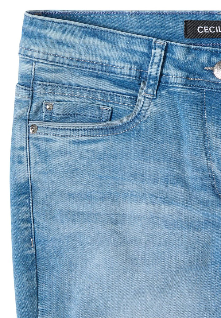 Straight Leg Jeans mit Nietendetails