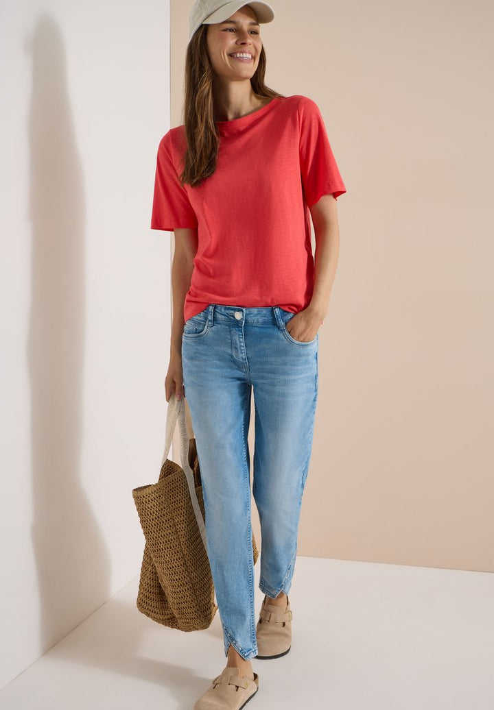 Straight Leg Jeans mit Nietendetails