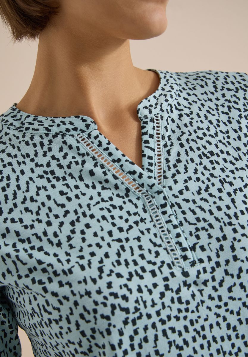 T-Shirt mit Split Neck und Print
