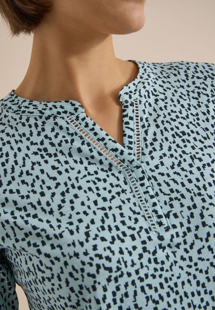 T-Shirt mit Split Neck und Print