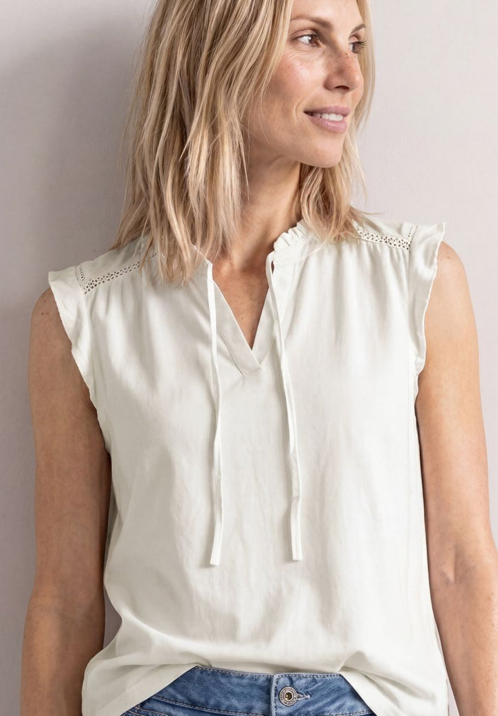 Top mit Strukturmix und Crochet-Details