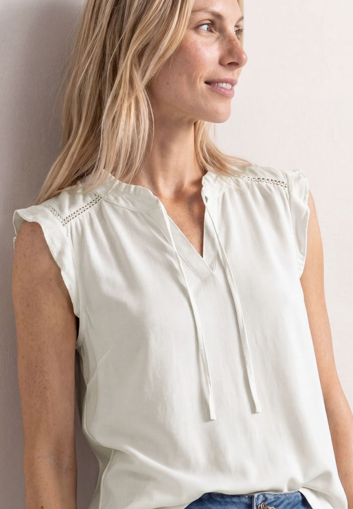 Top mit Strukturmix und Crochet-Details