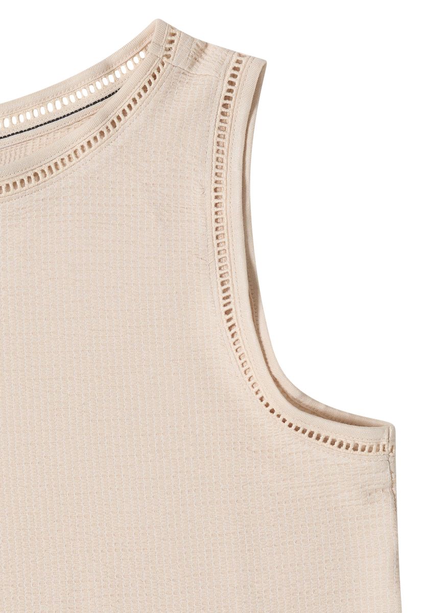 Top mit U-Boot-Ausschnitt und Spitzendetails