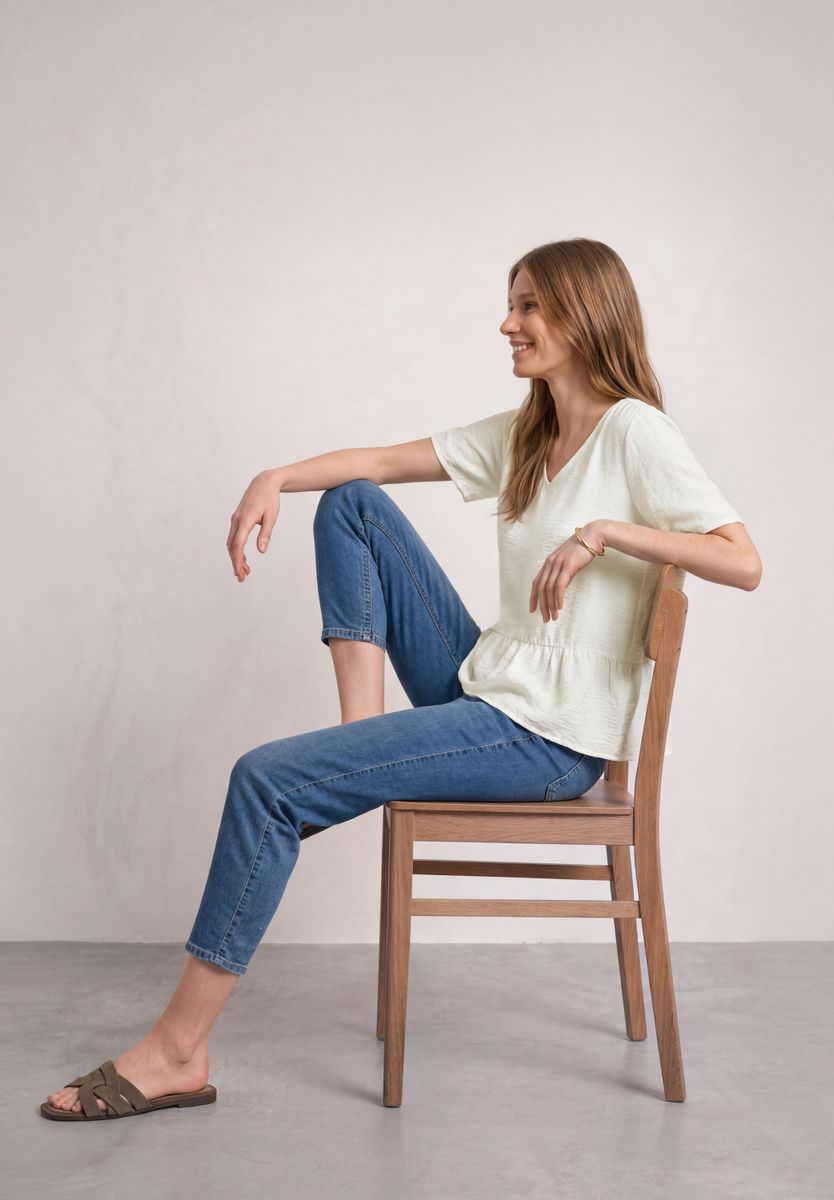 Kurzarm Bluse mit V-Neck und Schößchen
