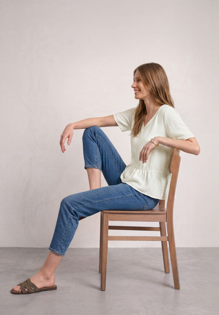 Kurzarm Bluse mit V-Neck und Schößchen
