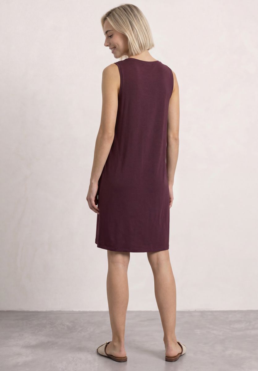 Knielanges Kleid mit Rundhals und Knopfdetail