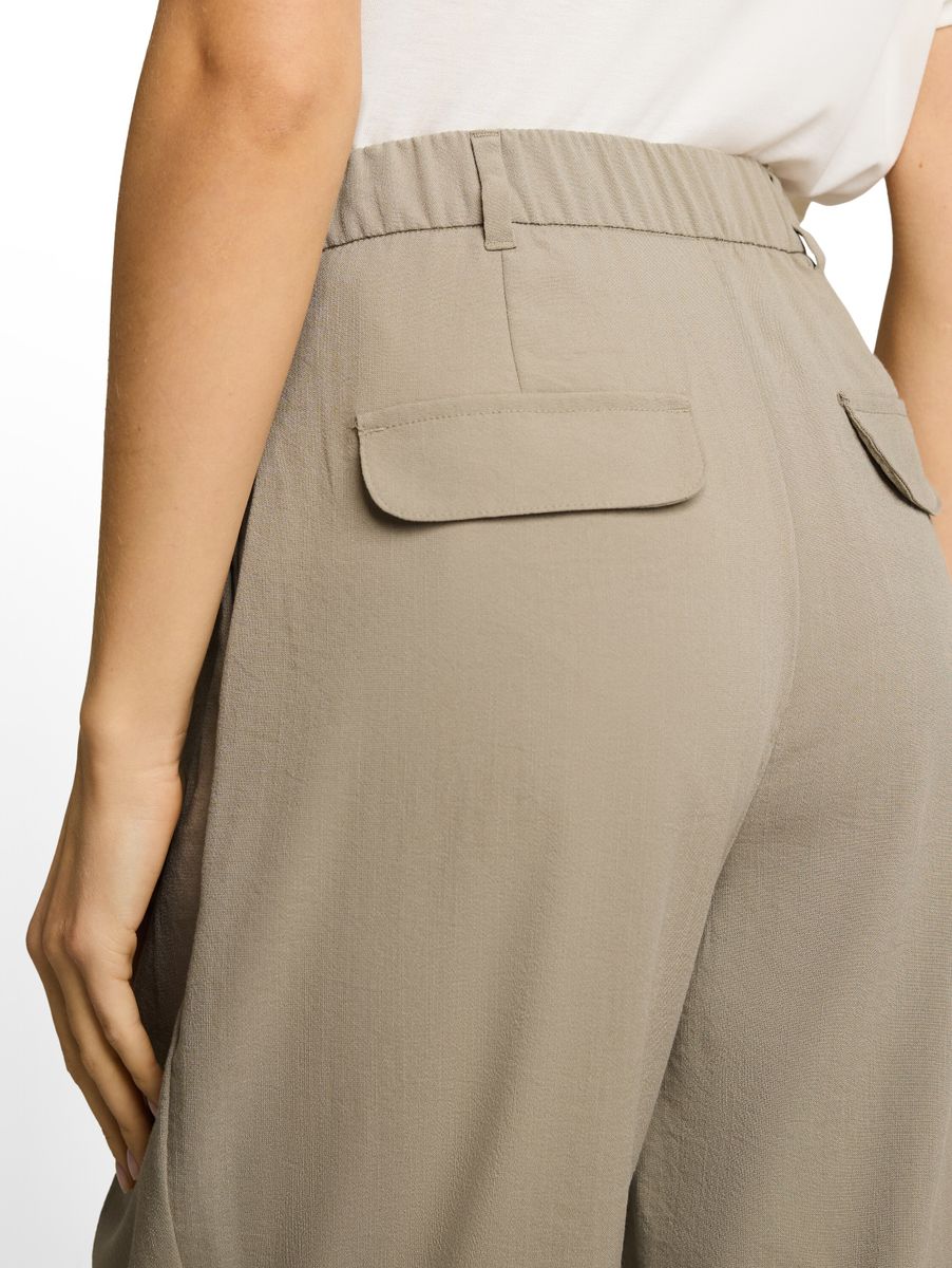 Cropped Barrel Hose