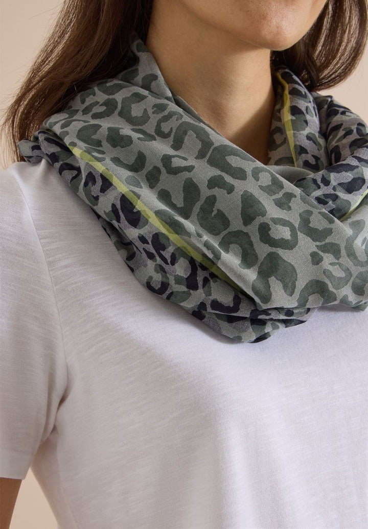 Loop-Schal im Ausbrenner-Look mit Leo-Muster