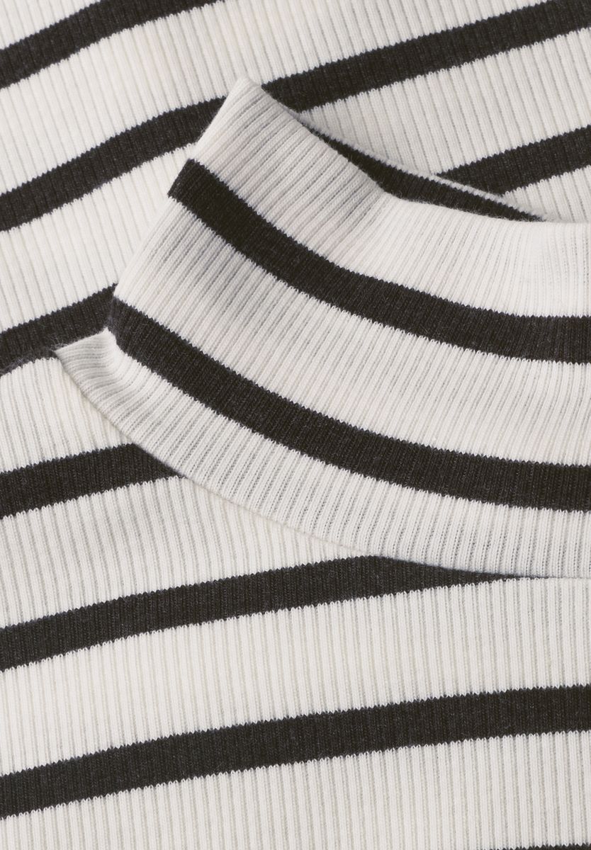 T-Shirt mit Turtle Neck in Rippstruktur
