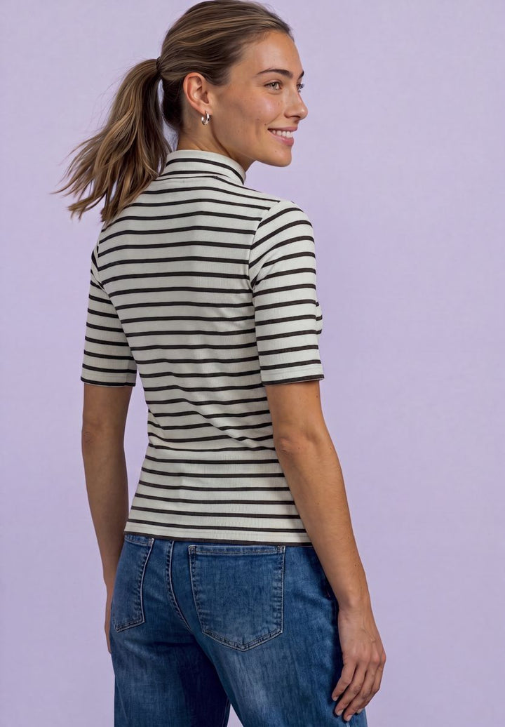 T-Shirt mit Turtle Neck in Rippstruktur