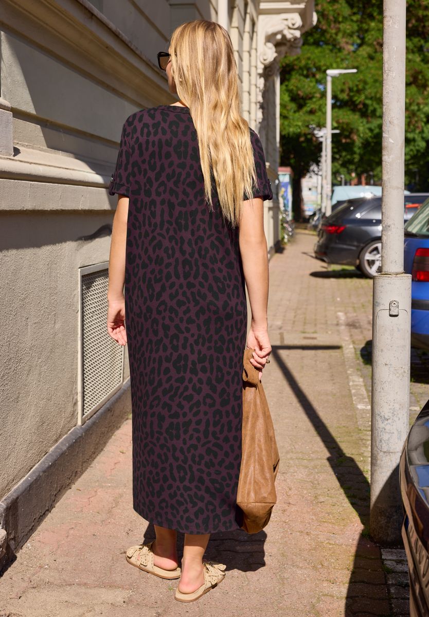 Midkleid mit Rundhals und Leo-Muster