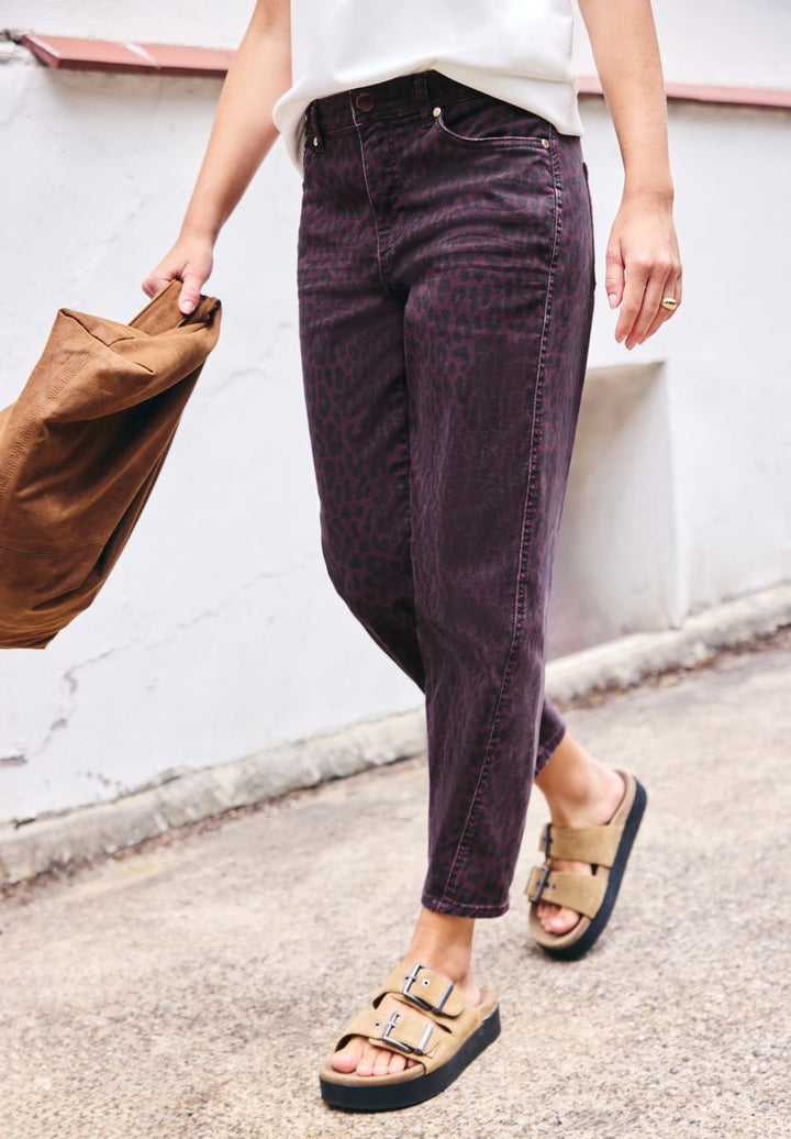 High Waist Barrel Leg Jeans mit Leo-Print