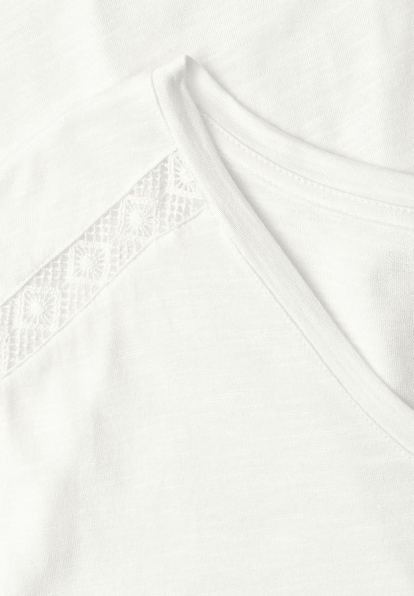 Shirt mit V-Neck und Crochet-Details