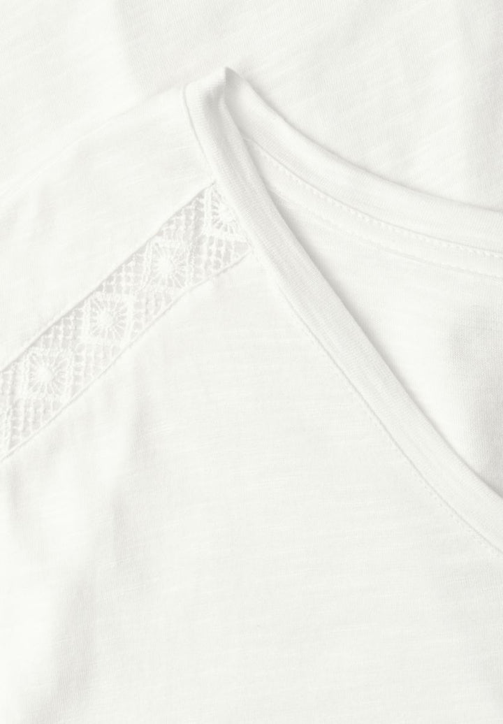 Shirt mit V-Neck und Crochet-Details