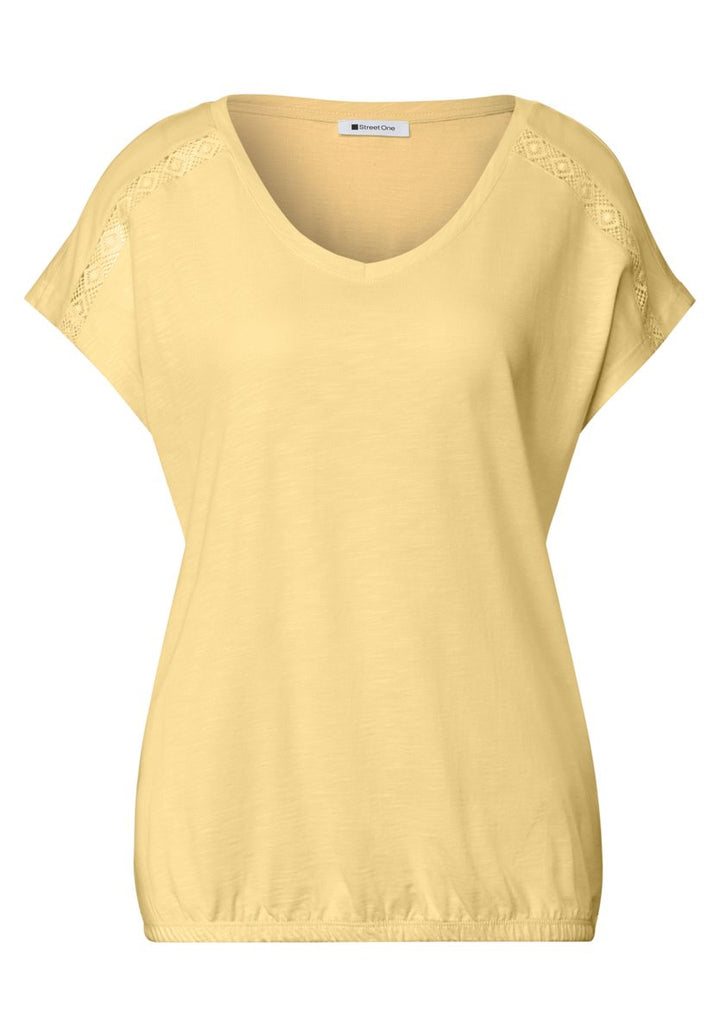 Shirt mit V-Neck und Crochet-Details