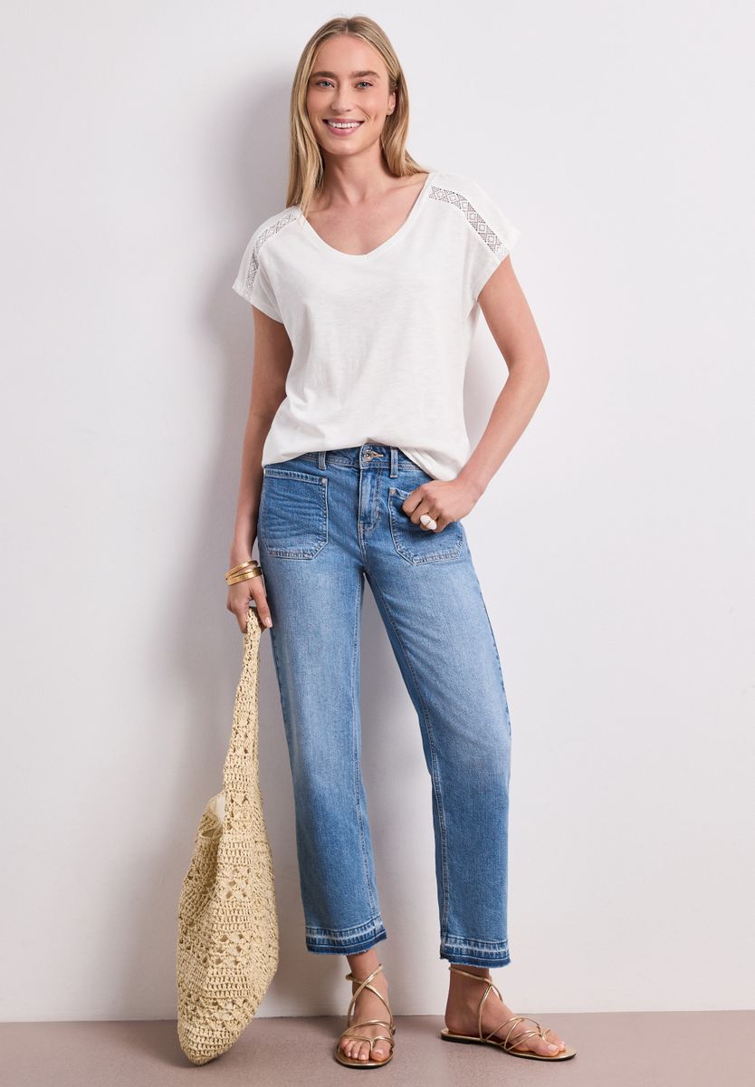 Shirt mit V-Neck und Crochet-Details