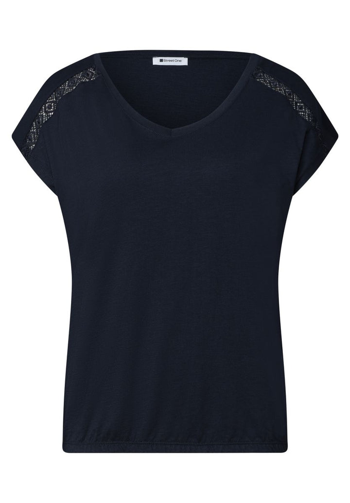 Shirt mit V-Neck und Crochet-Details