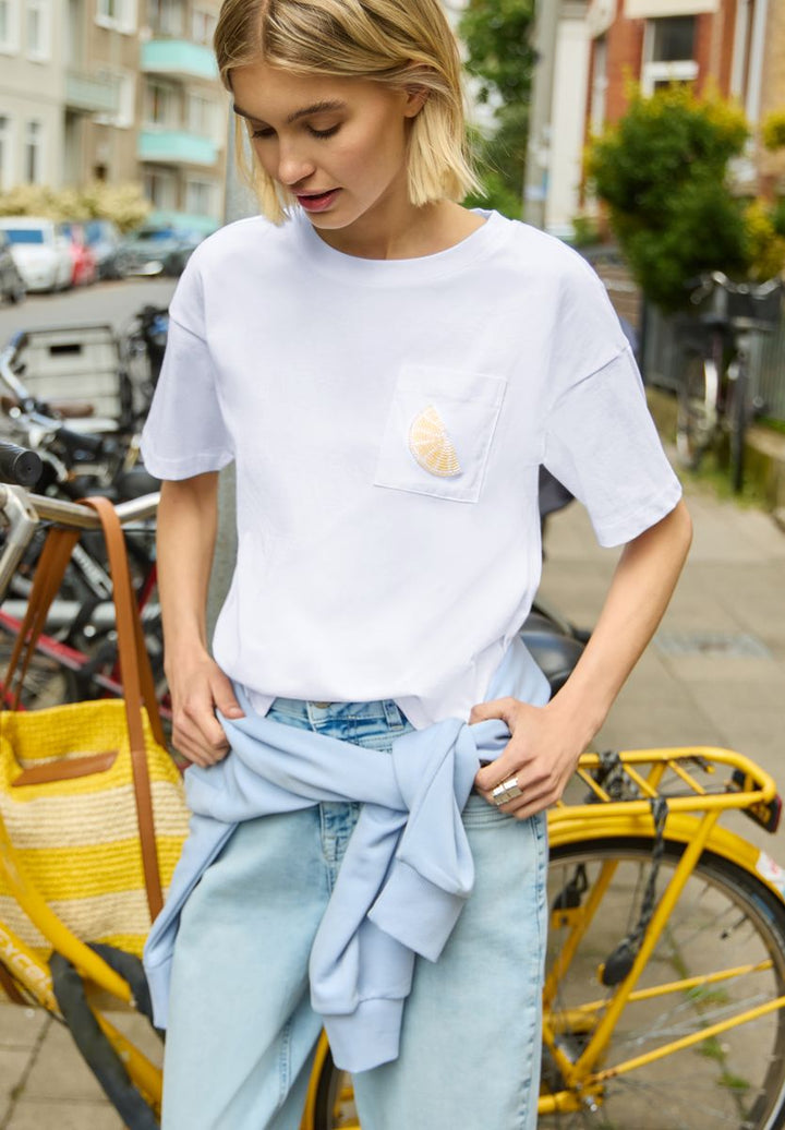 T-Shirt mit Rundhals und Perlendetail