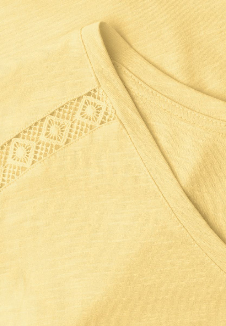 Shirt mit V-Neck und Crochet-Details