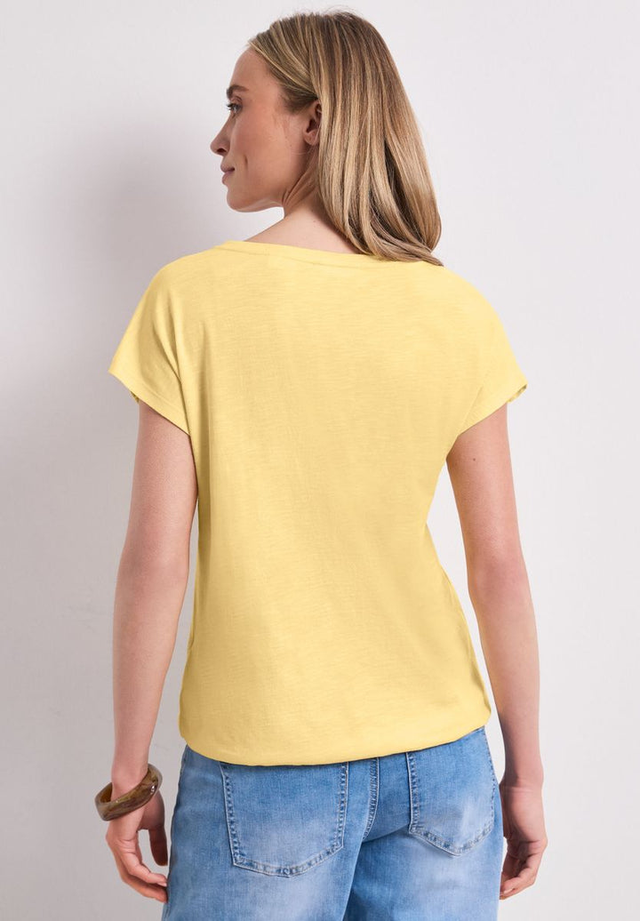 Shirt mit V-Neck und Crochet-Details