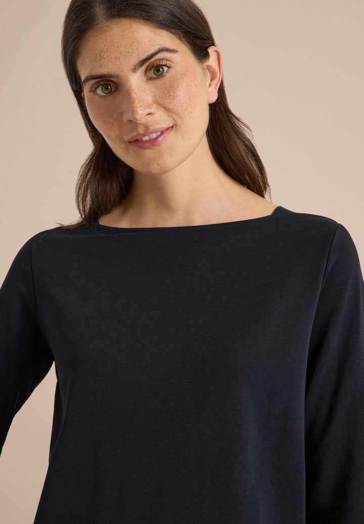 Basic Shirt mit U-Boot-Ausschnitt
