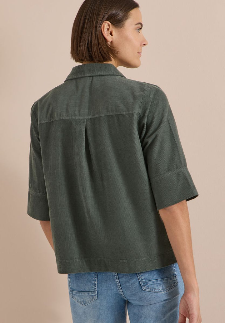 Kurzarm Hemdbluse aus Cord mit Brusttasche