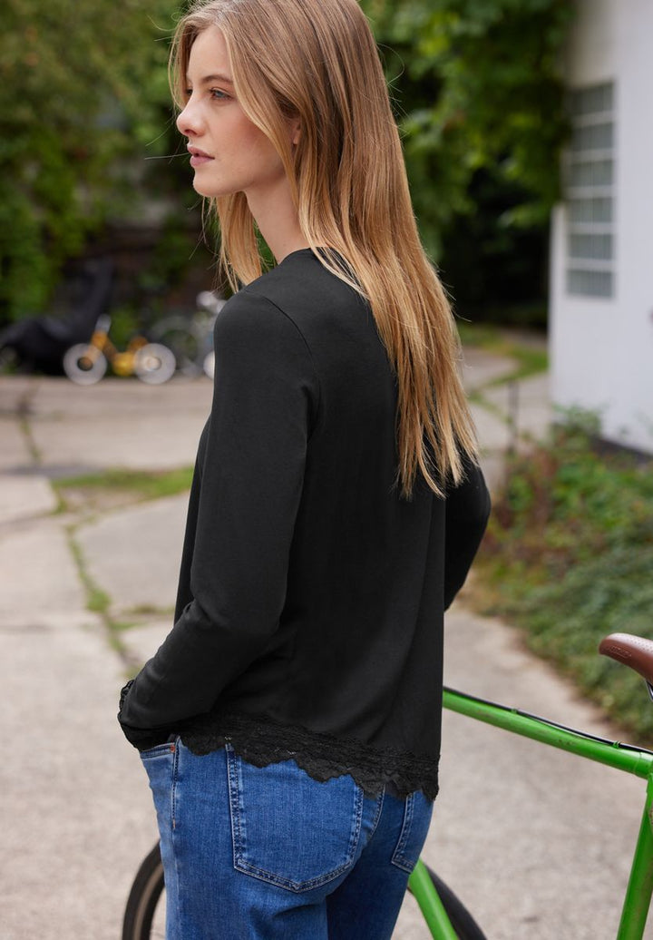 Langarm Shirt mit diagonalem Saum