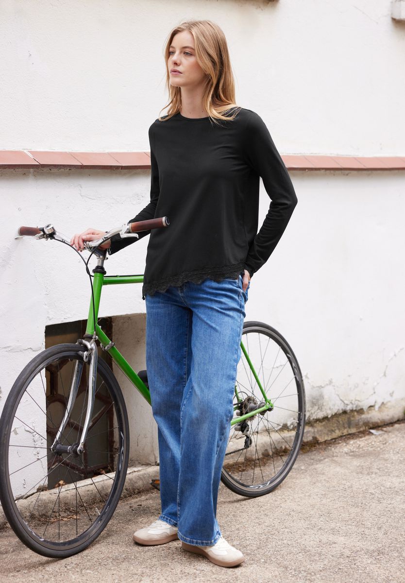 Langarm Shirt mit diagonalem Saum