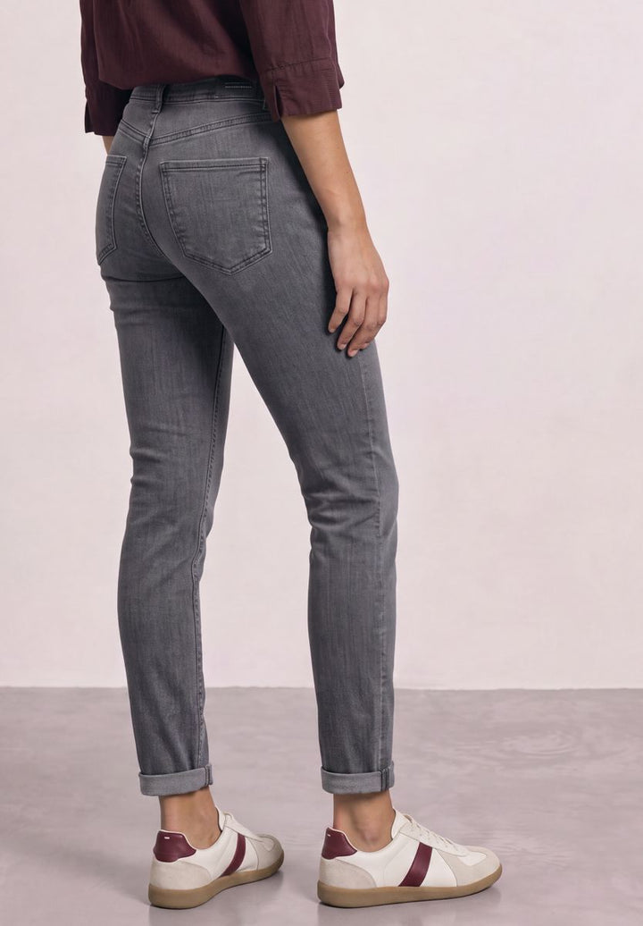 Mid Waist Slim Leg Jeans mit Dekodetail