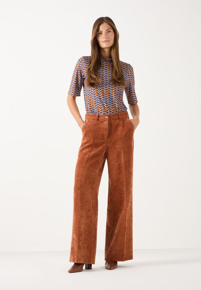 Cordhose mit weitem Bein