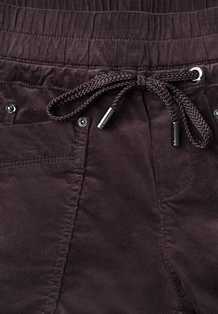 Slim Leg Cordhose im Loose Fit