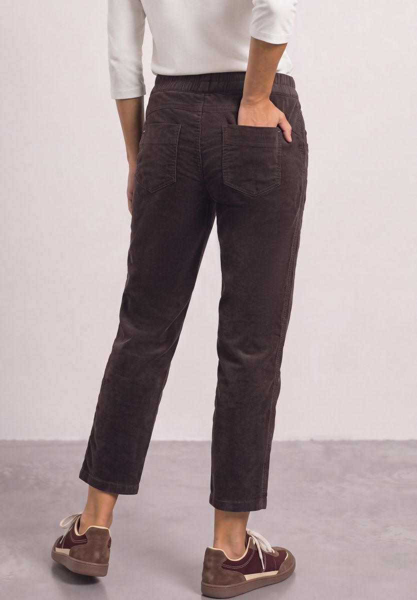 Slim Leg Cordhose im Loose Fit