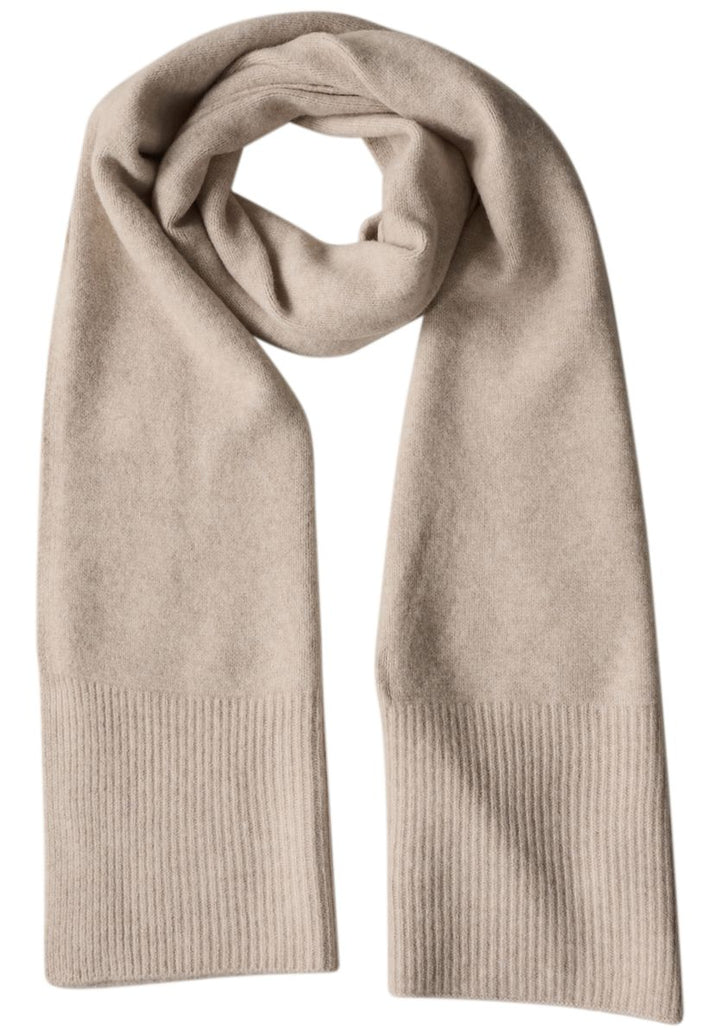 Langer Feinstrickschal in Unifarbe