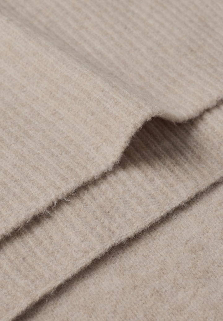 Langer Feinstrickschal in Unifarbe