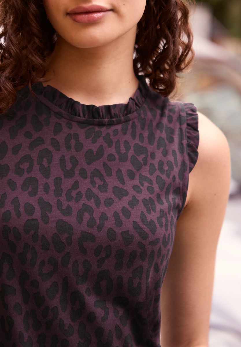 Top mit Rundhals und Rüschendetails