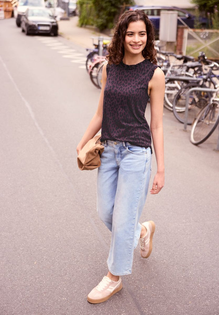Top mit Rundhals und Rüschendetails