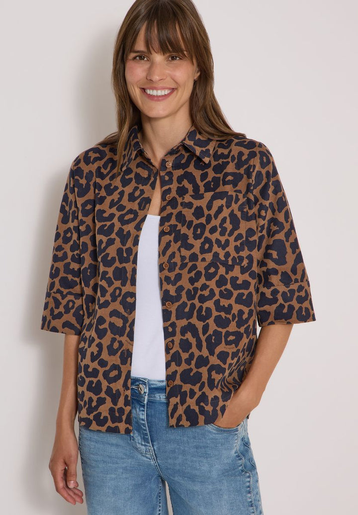 Kurzarm Hemdbluse aus Cord mit Leo-Muster