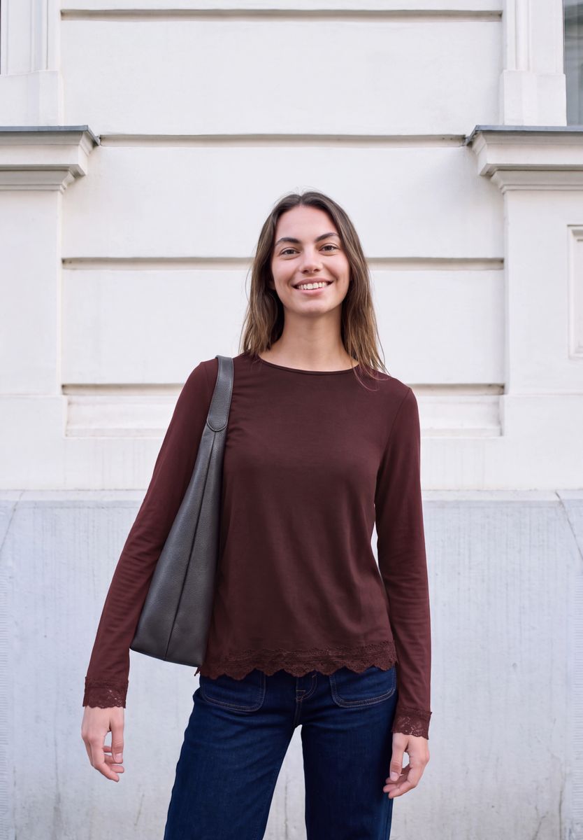 Langarm Shirt mit diagonalem Saum