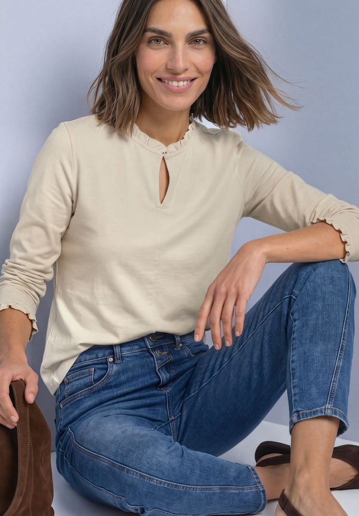 Basic Shirt mit Rüschen und Cut-Out-Detail