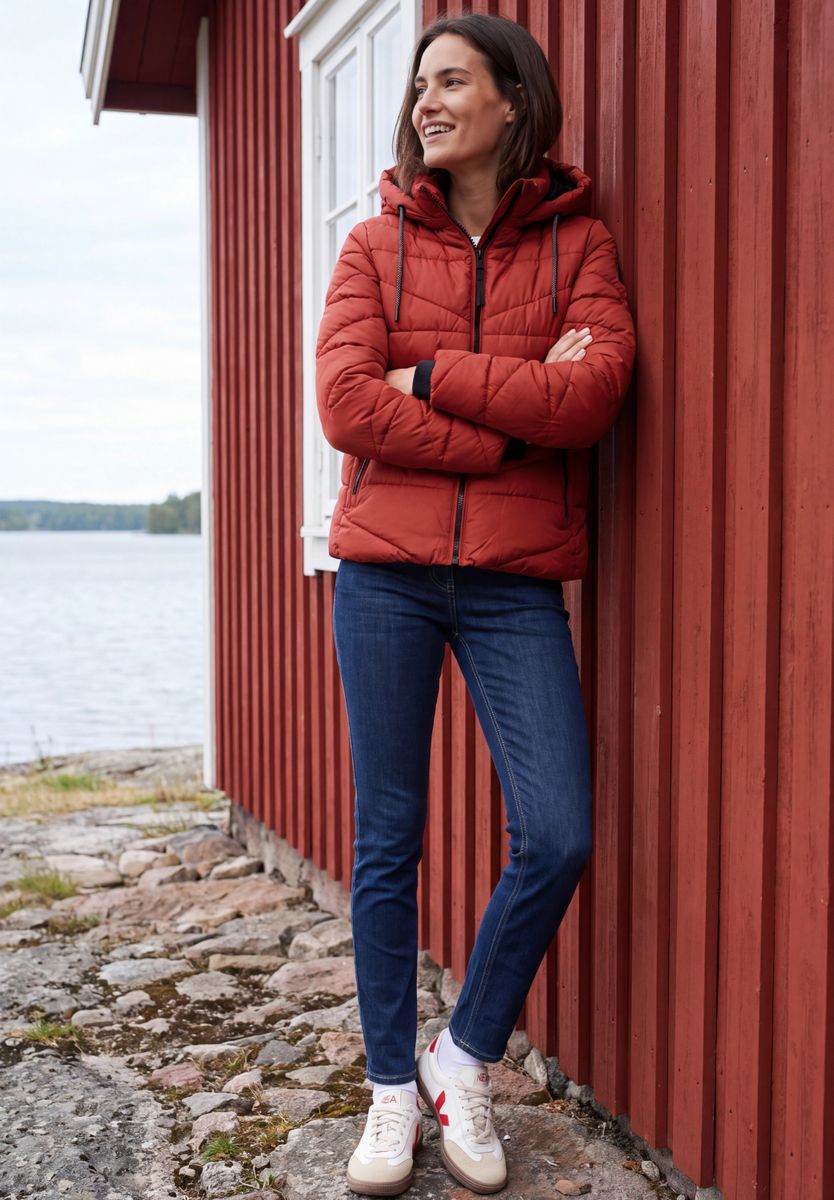 Steppjacke mit Kapuze und Zipper