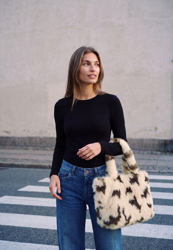 Fake Fur Shopper mit Kuh-Muster