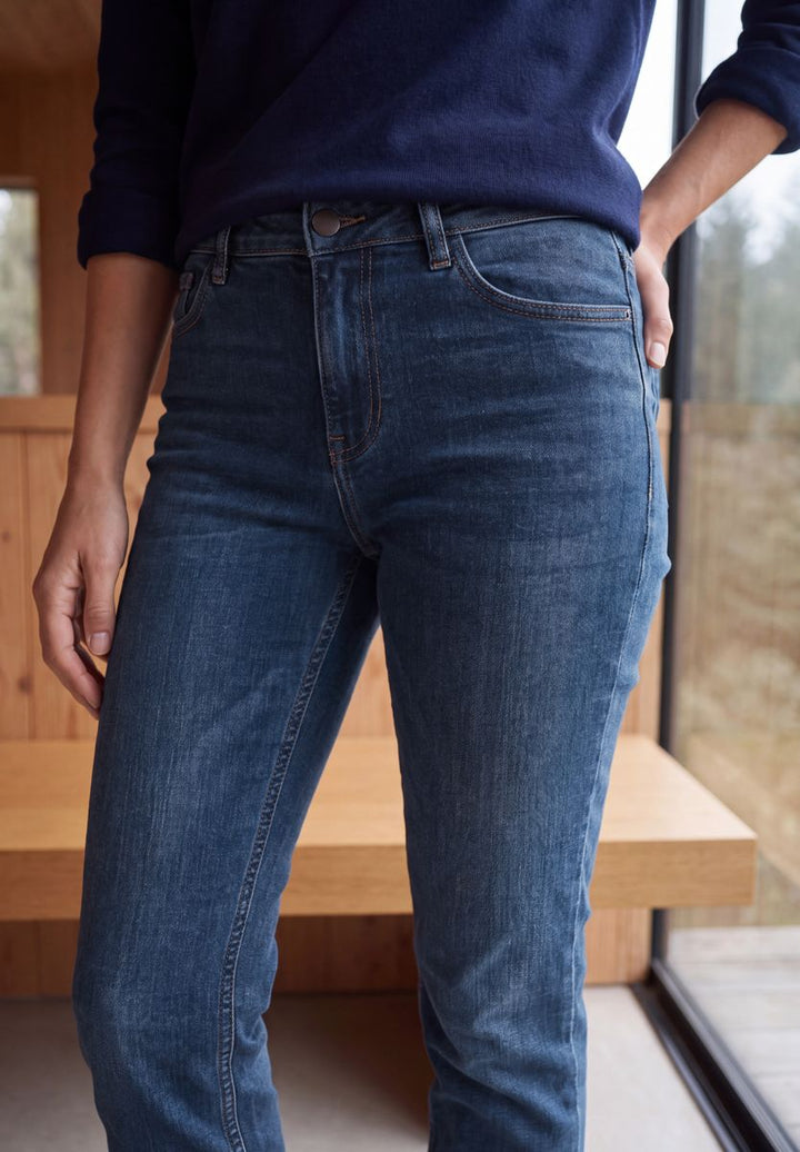 Mid Waist Straight Leg Jeans im Casual Fit